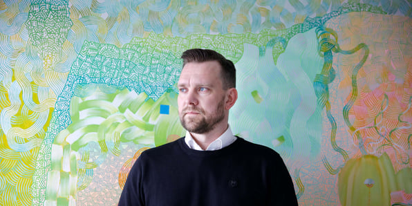 Pää pilvissä, jalat tukevasti maassa